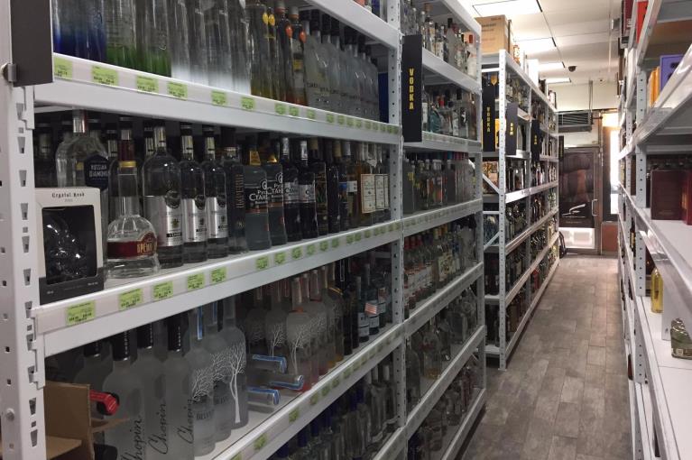 Liquor Wide Span Shelving Display