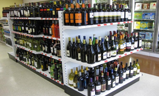 Liquor Store Displays (913)